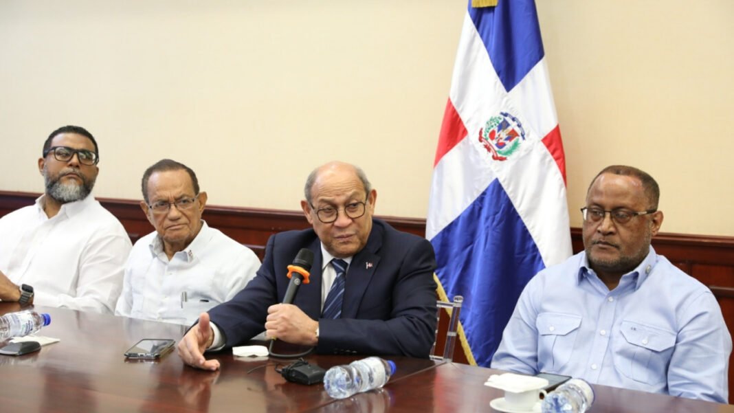 Centrales sindicales respaldan propuesta de reforma educativa presentada por el Mescyt